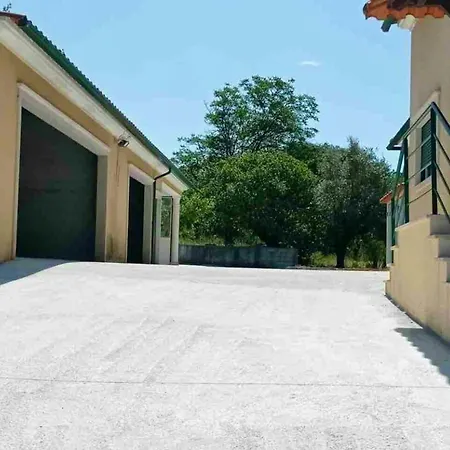 Charming House Near Santiago Da Guarda With Private Pool.